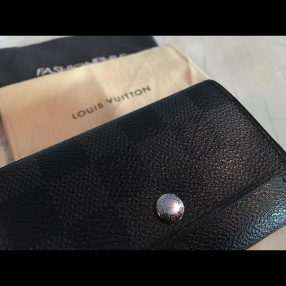 Authentic Louis Vuitton Damier Graphite 6 Key - Picture 3 of 8